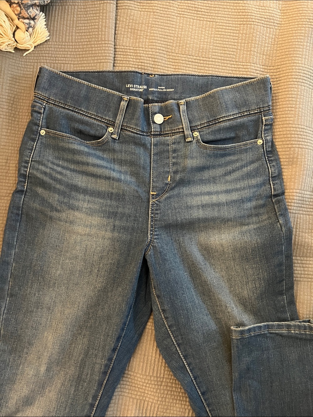 Levi's Women's Skinny Jeans in Medium Blue Wash